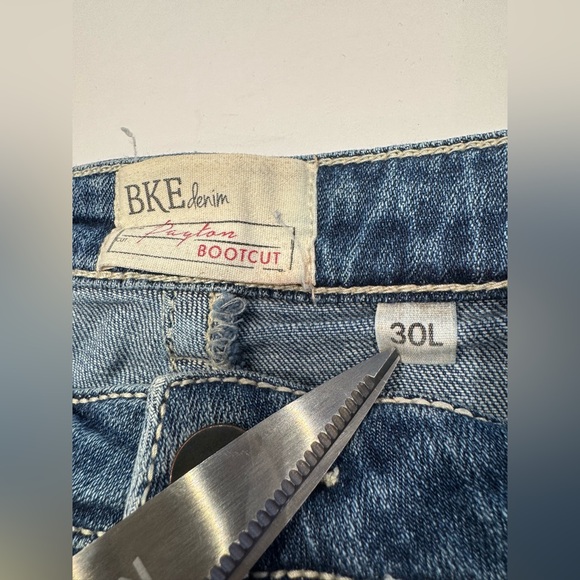 Buckle BKE Denim Payton Women's 30L Long Bootcut Blue Jeans - Picture 5 of 8